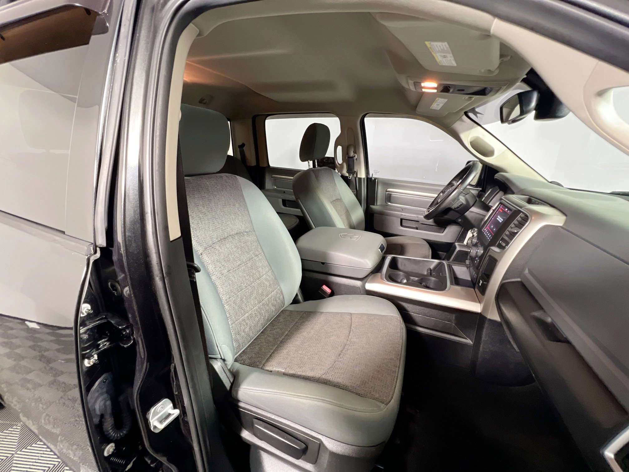 Used 2018 RAM 1500 Big Horn RWD image 31