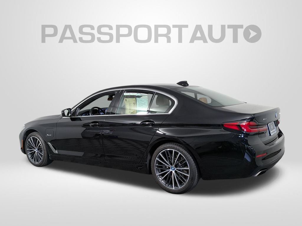 Certified 2023 BMW 530e xDrive w/ Premium Package AWD/4WD image 3