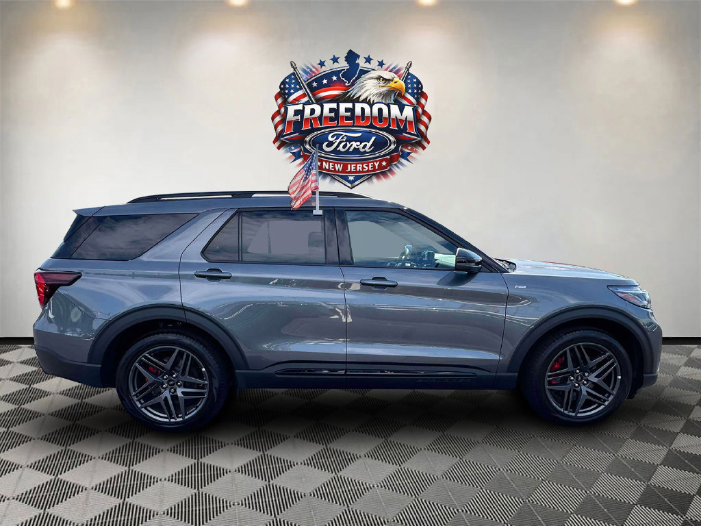 Used 2026 Ford Explorer ST-Line w/ ST-Line Street Pack AWD/4WD image 4