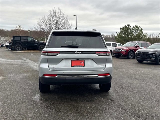 Used 2024 Jeep Grand Cherokee Laredo image 6