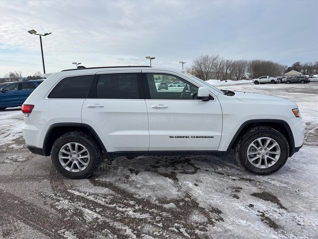 Used 2022 Jeep Grand Cherokee Laredo E image 2