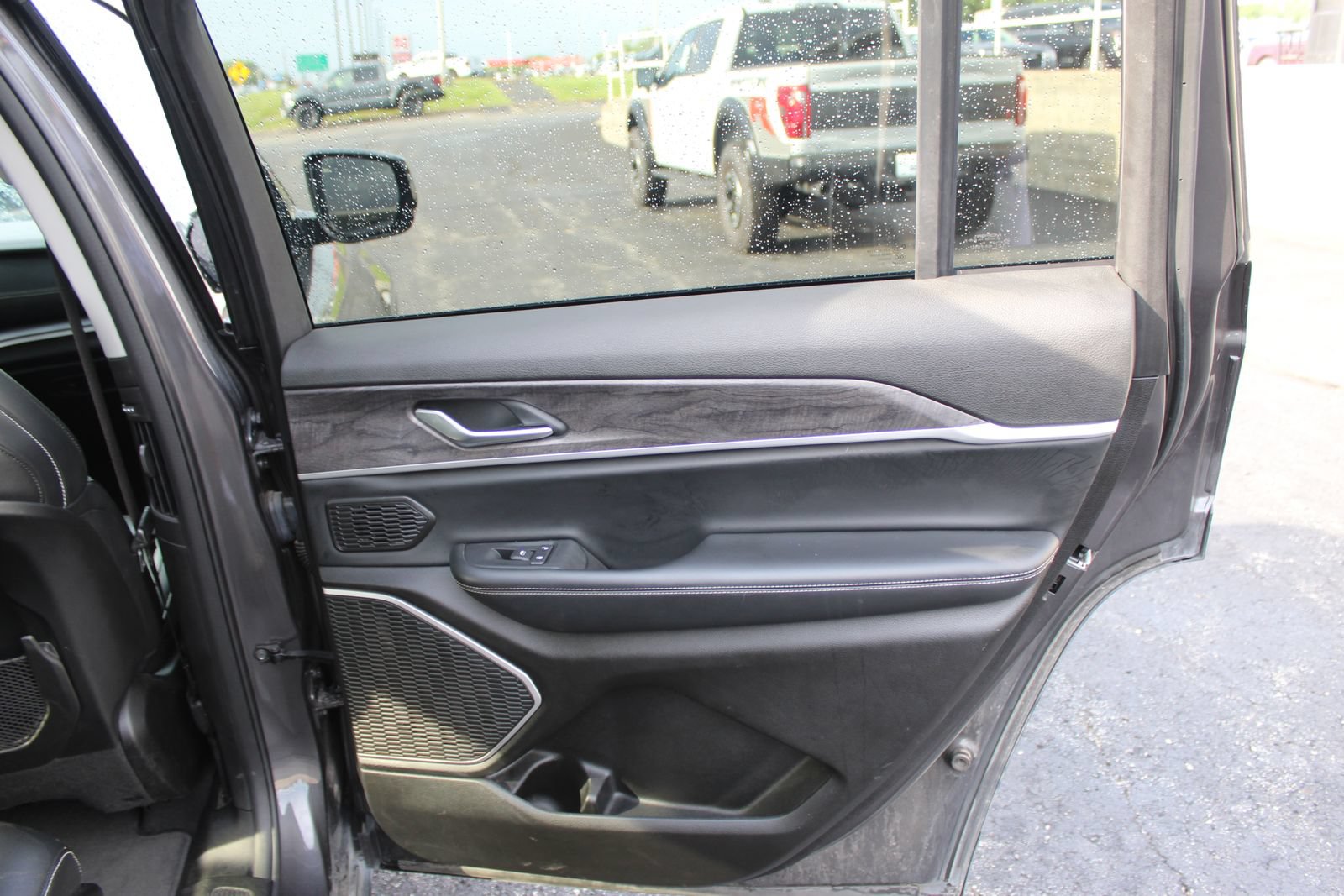 Used 2022 Jeep Grand Cherokee L Limited w/ MOPAR Finishing Package AWD/4WD image 13