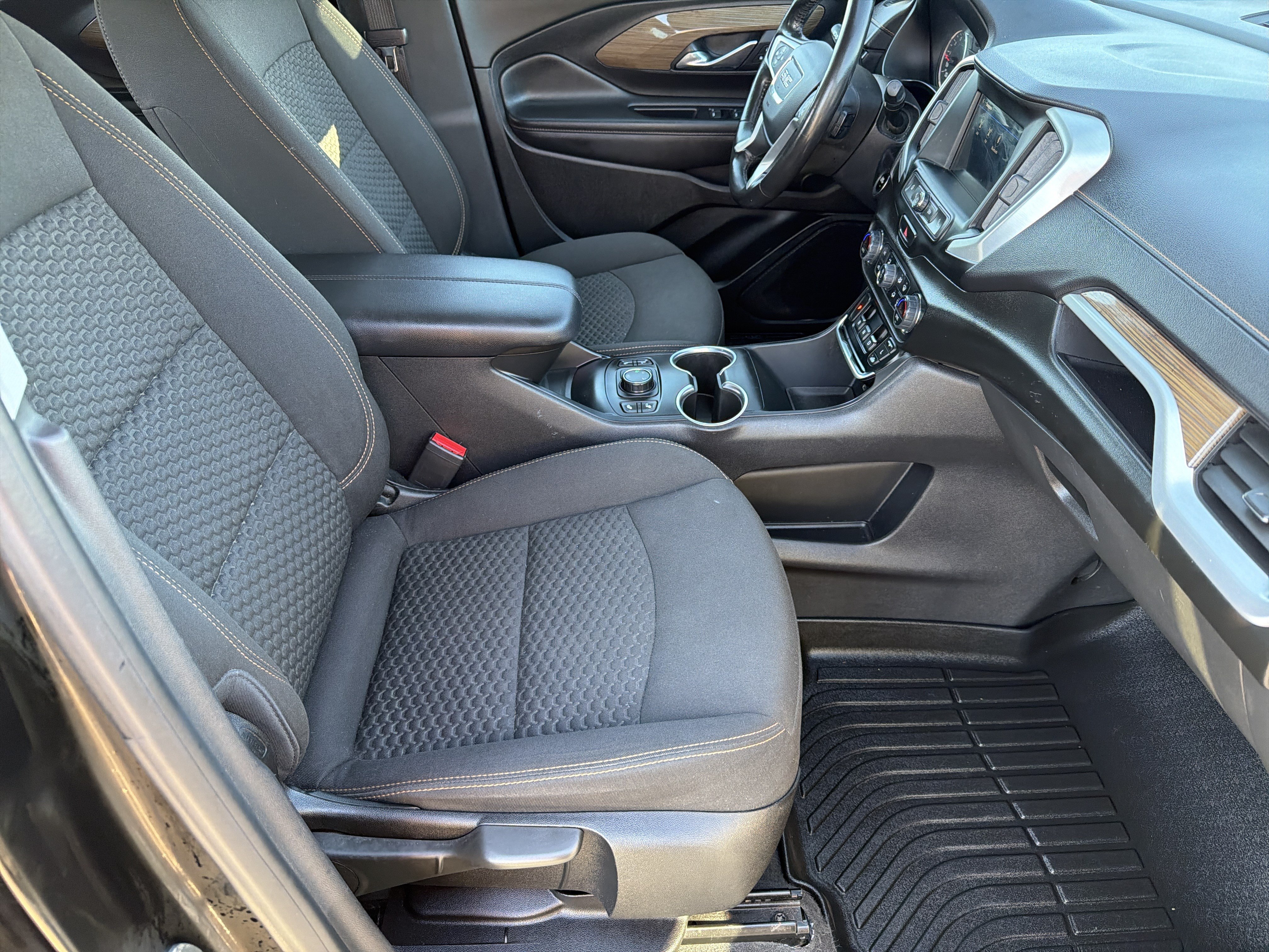 Used 2019 GMC Terrain SLE w/ Driver Convenience Package AWD/4WD image 2