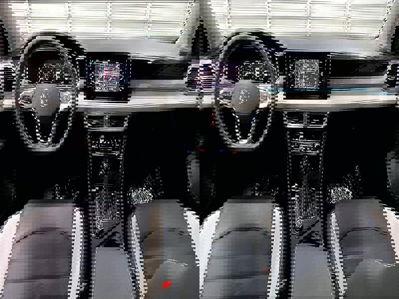 Used 2025 Volkswagen Taos SEL image 18