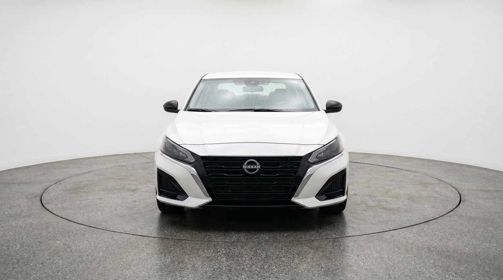 Used 2025 Nissan Altima 2.5 SV FWD image 2