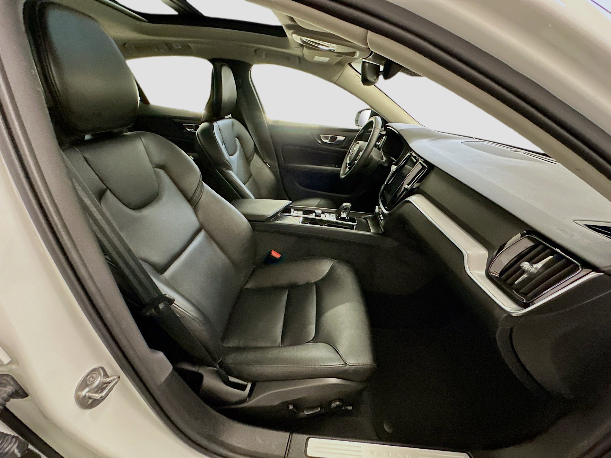 Used 2025 Volvo S60 B5 Core image 33