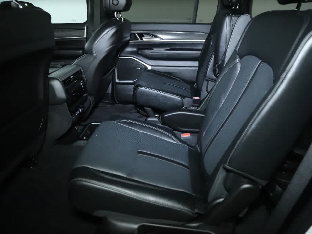 Used 2024 Jeep Wagoneer Series II w/ Premium Group I AWD/4WD image 14