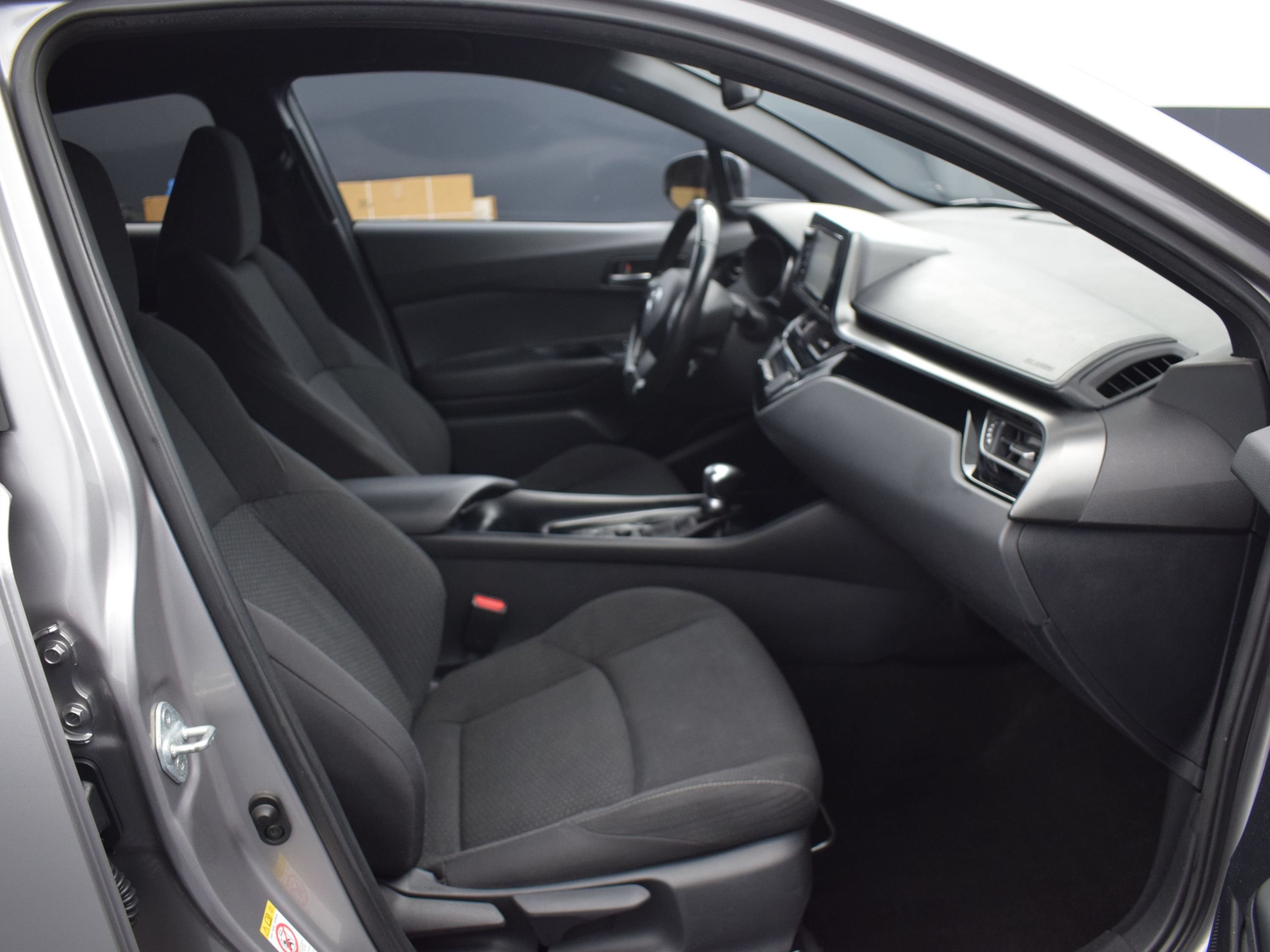Used 2018 Toyota C-HR XLE FWD image 10