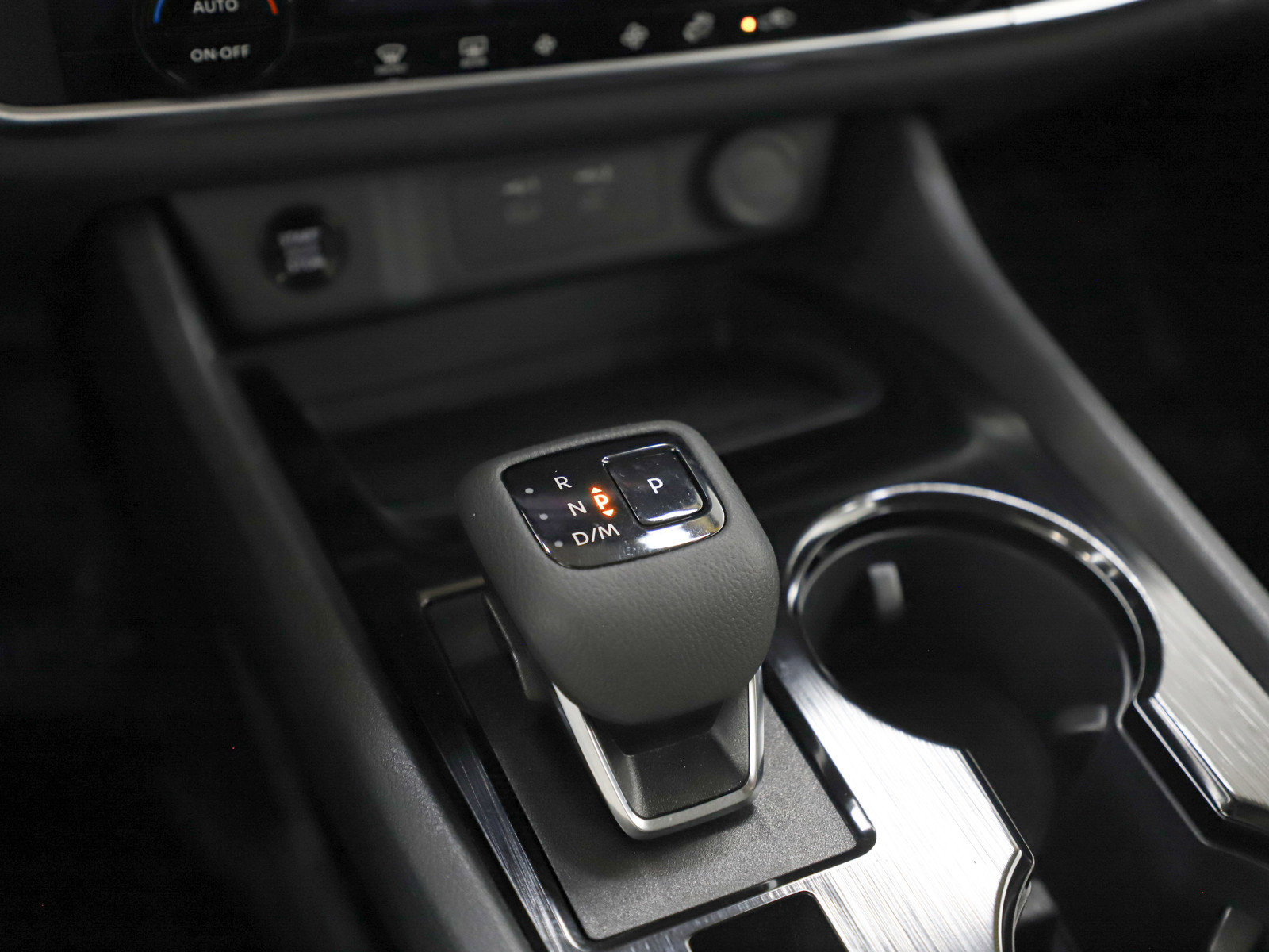 Used 2025 Nissan Rogue SV image 24