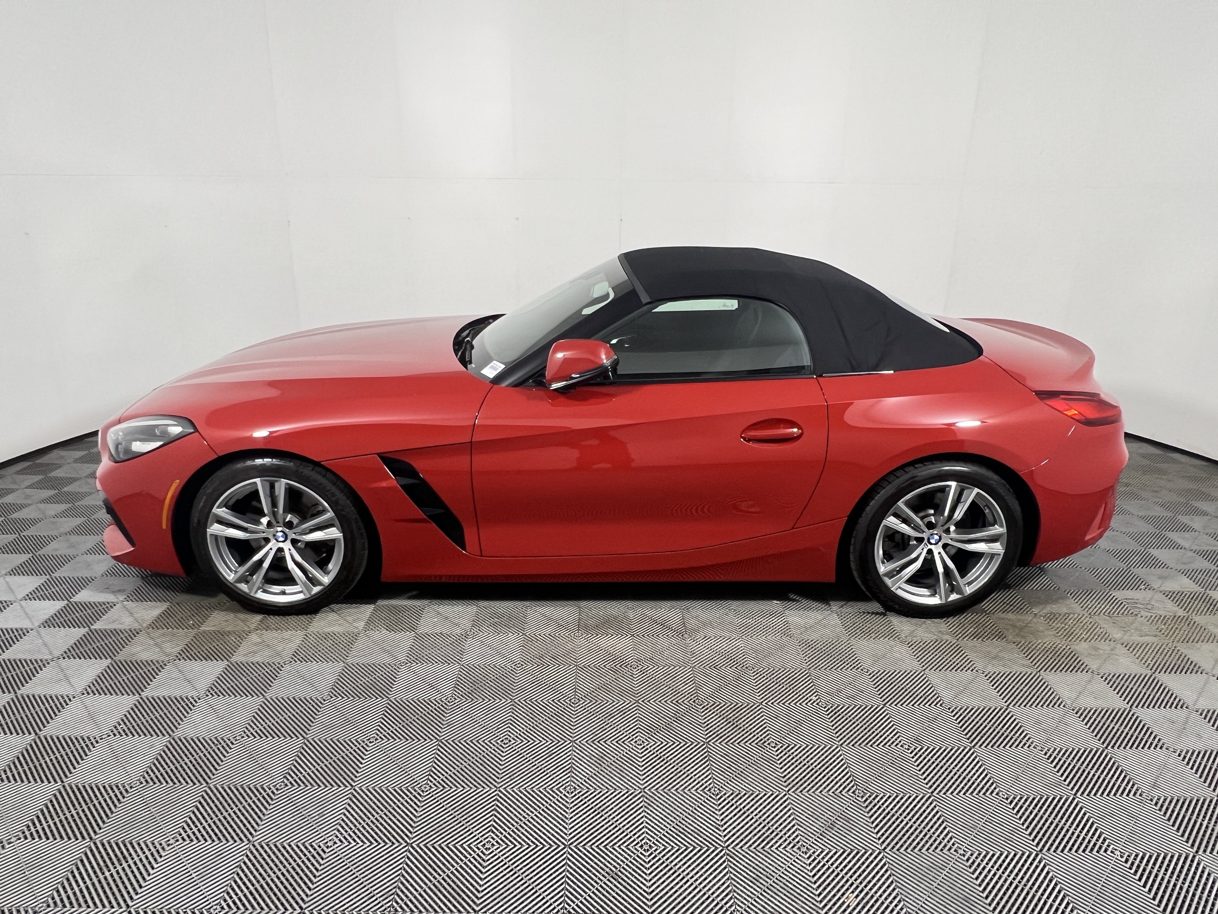 Used 2026 BMW Z4 sDrive30i RWD image 2