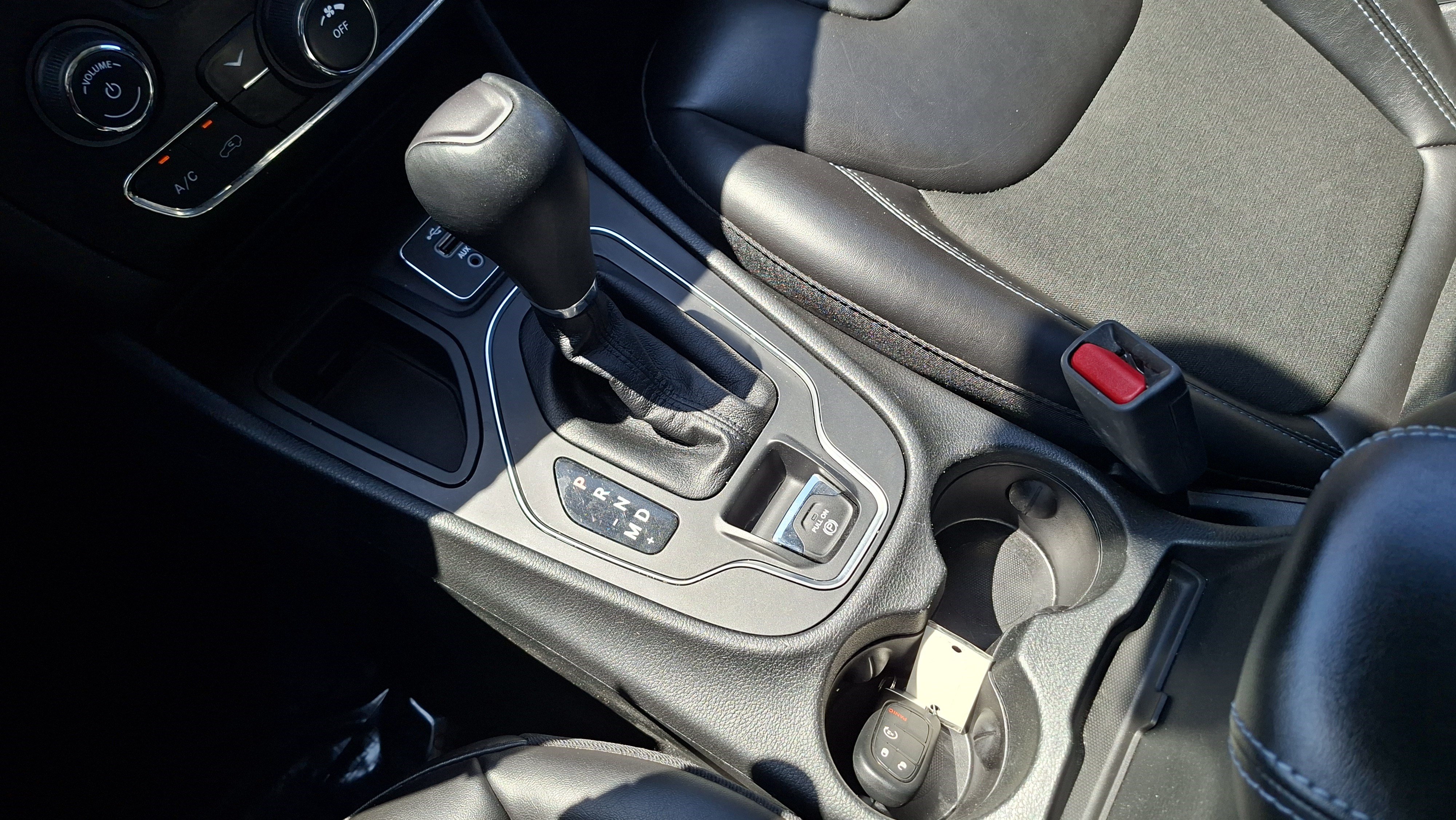 Used 2021 Jeep Cherokee Latitude Plus w/ Sun & Sound Group FWD image 16