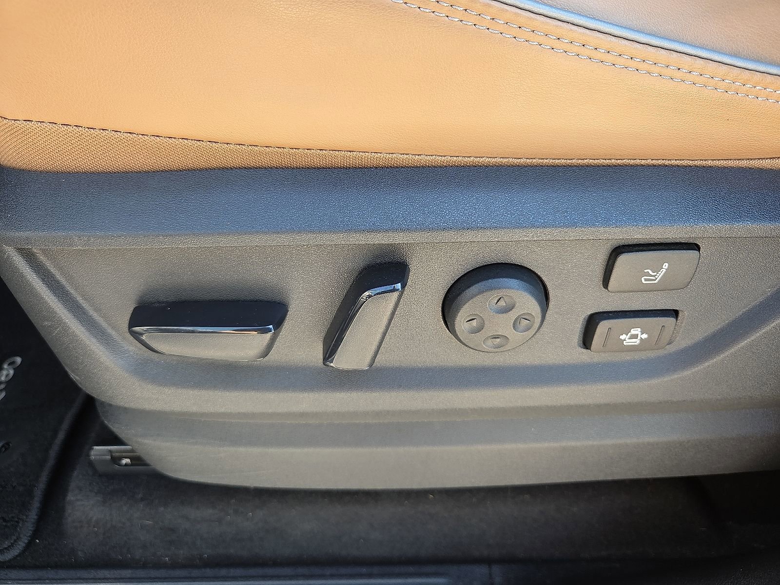 Used 2025 INFINITI QX80 Sensory AWD/4WD image 15