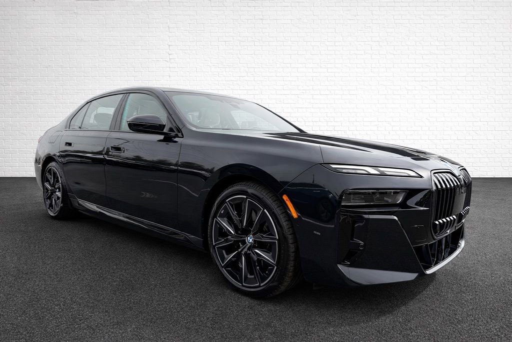 Used 2025 BMW 750e xDrive image 3
