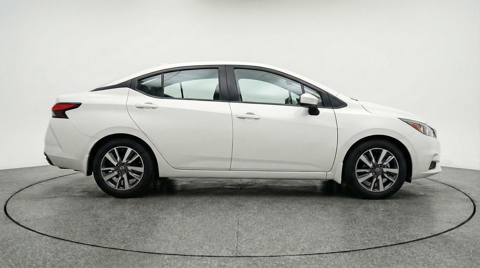 Used 2025 Nissan Versa SV image 11