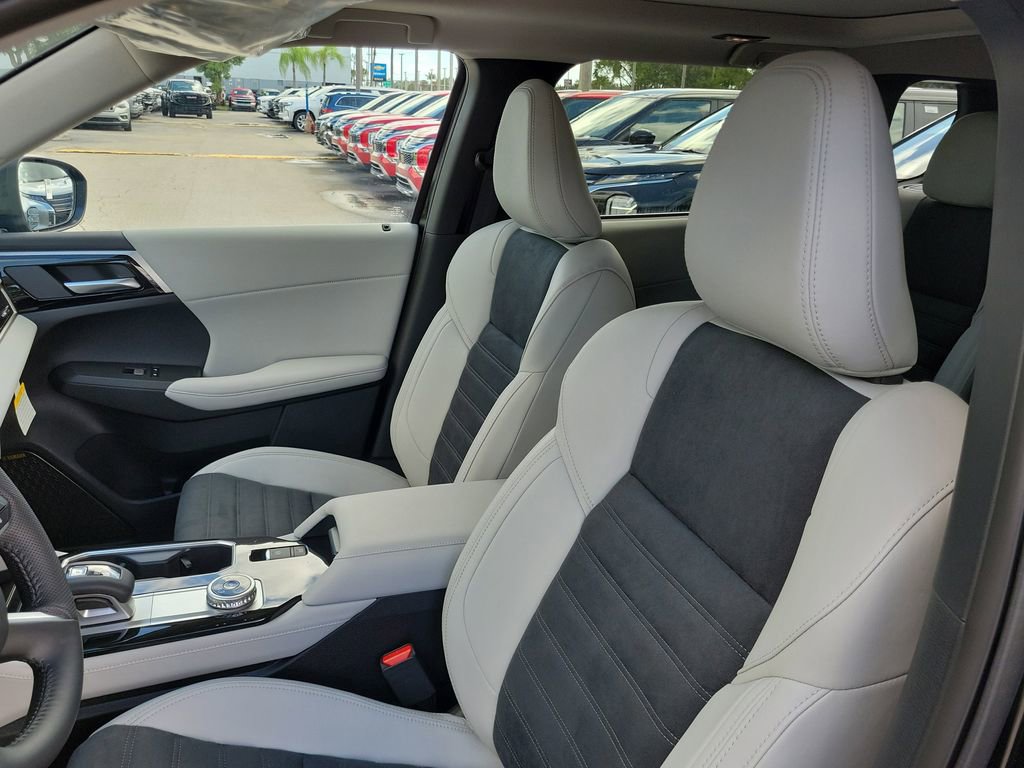 New 2025 Mitsubishi Outlander SE image 9