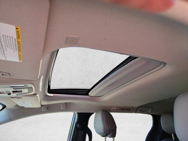 Used 2026 Toyota Sienna XLE FWD image 16