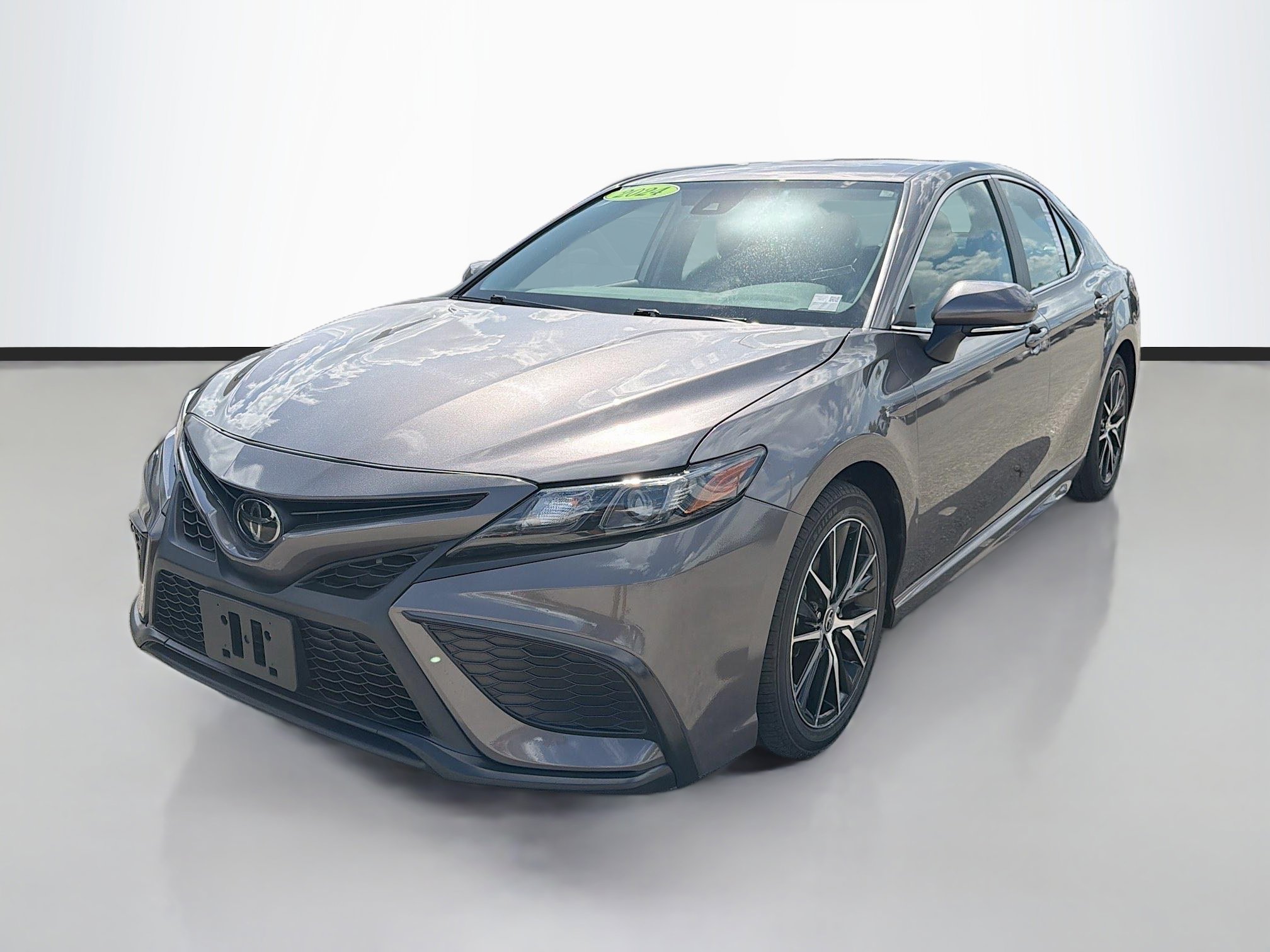 Used 2024 Toyota Camry SE w/ Cold Weather Package image 7