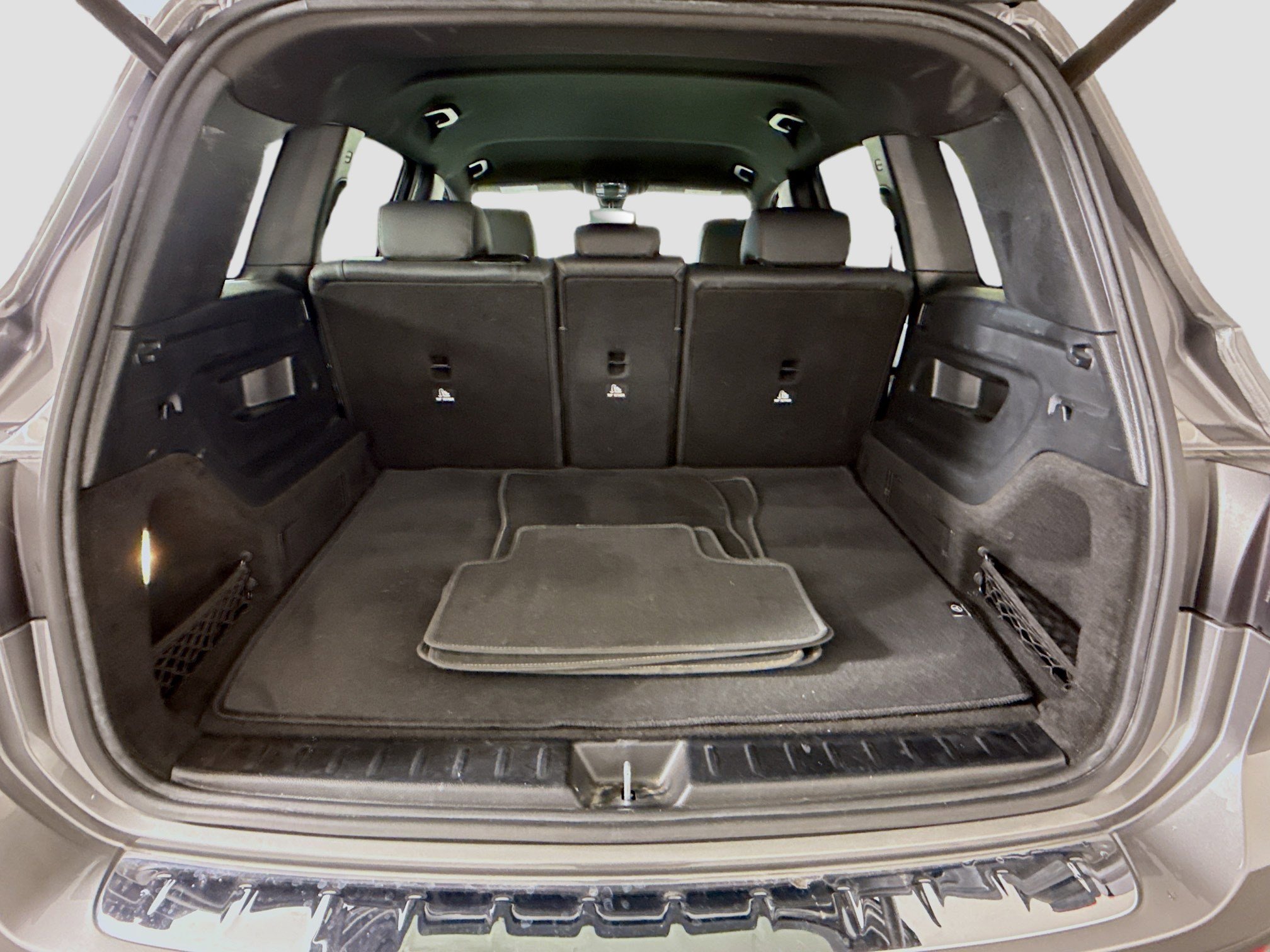 Used 2022 Mercedes-Benz GLB 250 w/ Premium Package Lite image 35