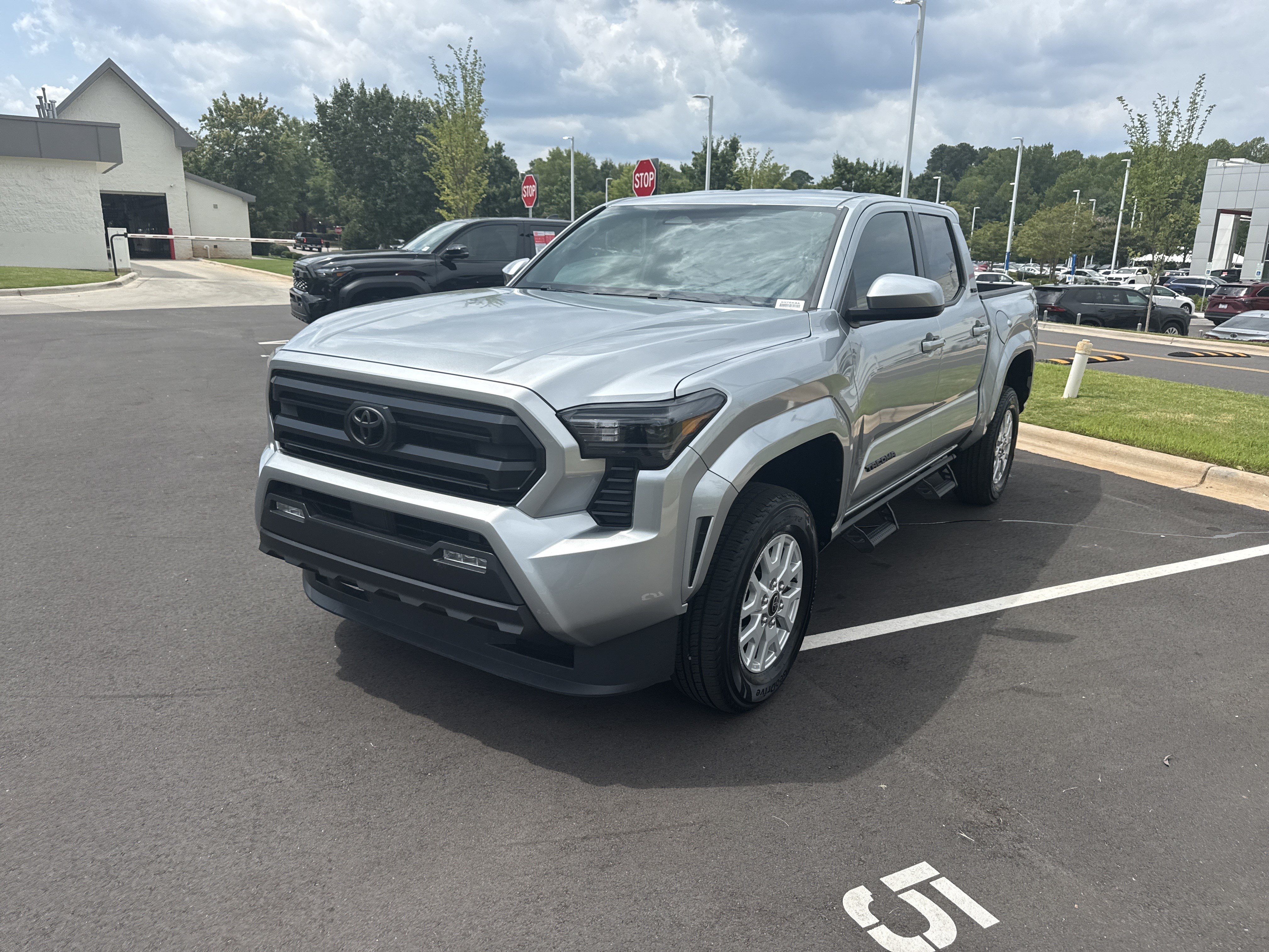 Used 2025 Toyota Tacoma SR5 AWD/4WD image 5