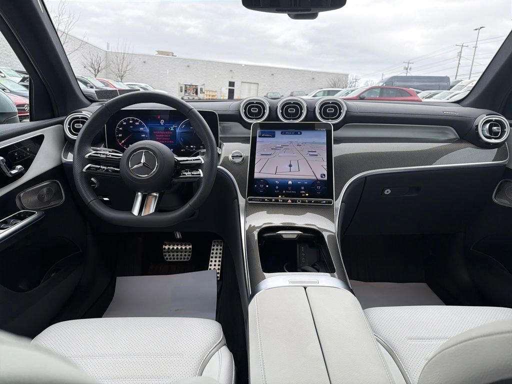 Used 2025 Mercedes-Benz GLC 350e 4MATIC image 12