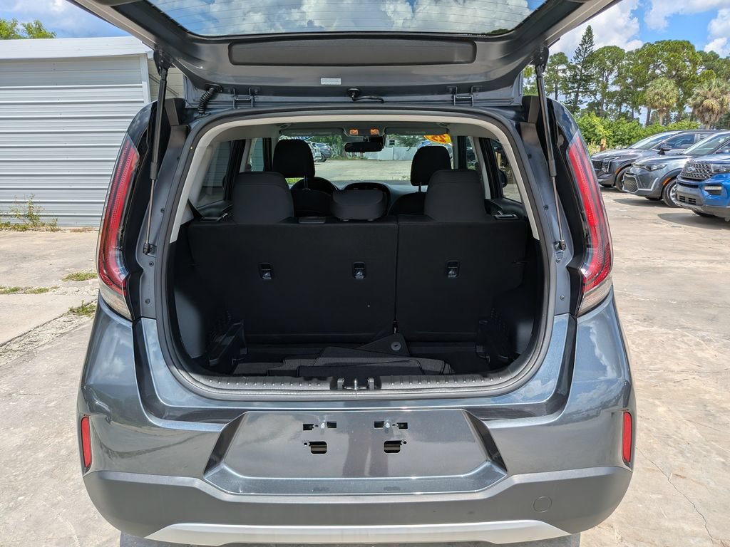 Certified 2025 Kia Soul LX w/ LX Technology Package FWD image 12