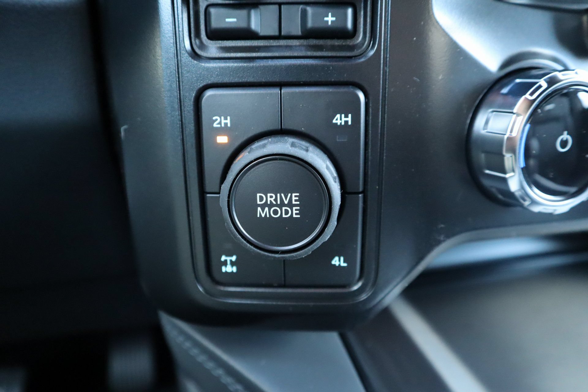 New 2026 Ford F250 Platinum AWD/4WD image 9