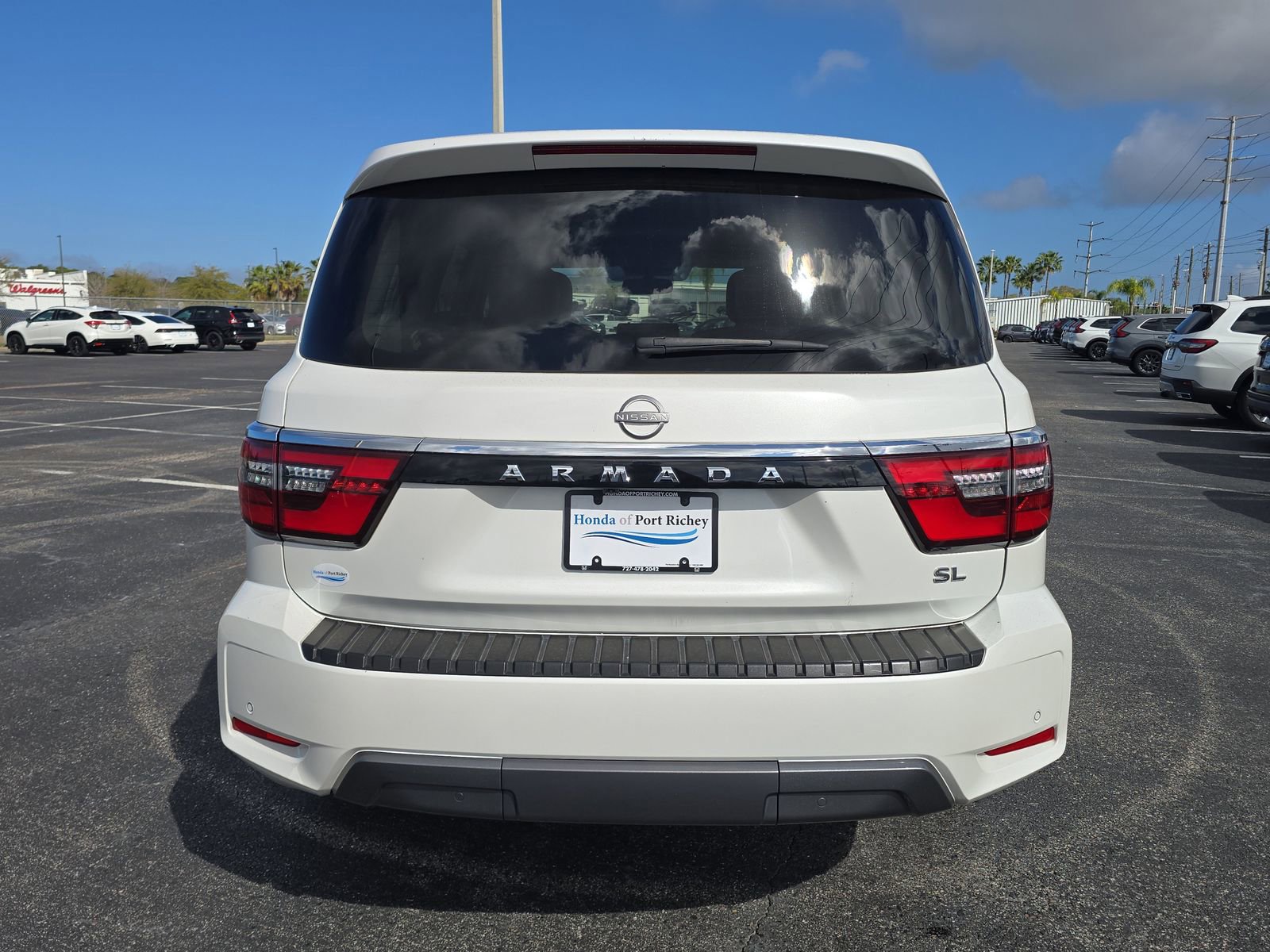 Used 2023 Nissan Armada SL w/ Captain's Chairs Package image 5