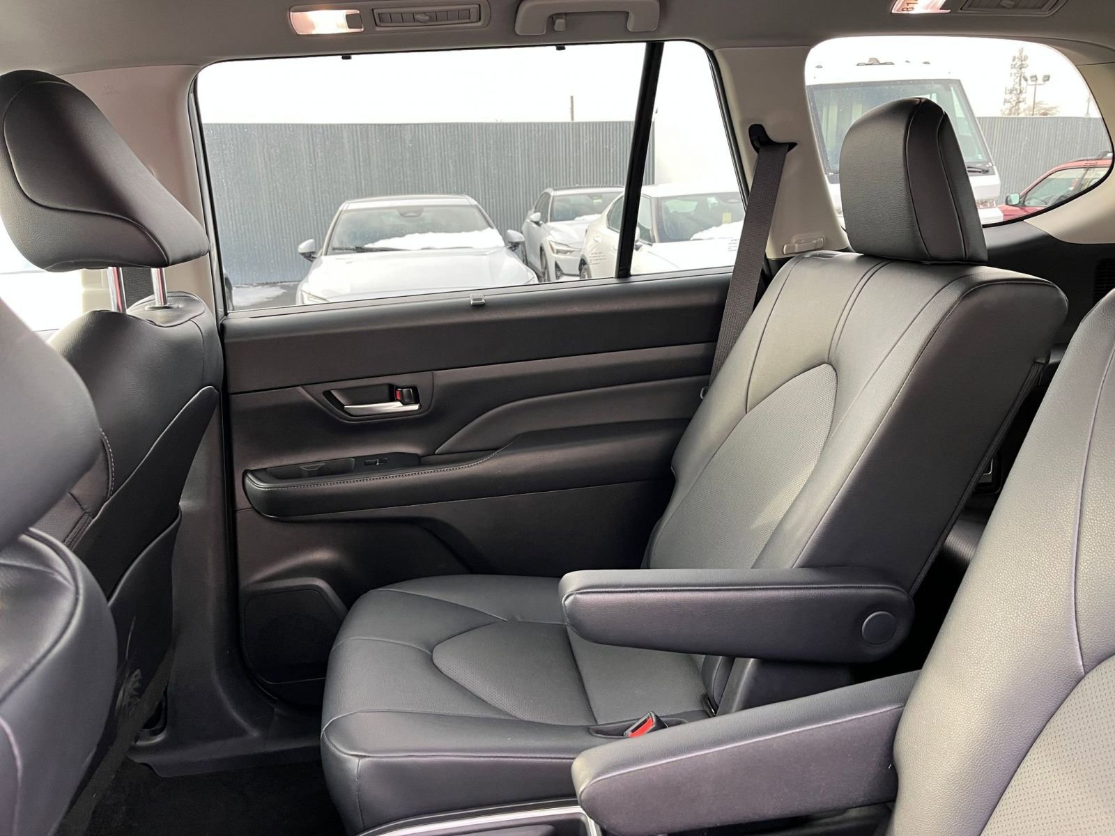 Used 2025 Toyota Grand Highlander FWD image 40