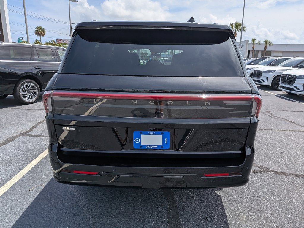 New 2026 Lincoln Navigator L Reserve w/ Jet Appearance Package AWD/4WD image 5