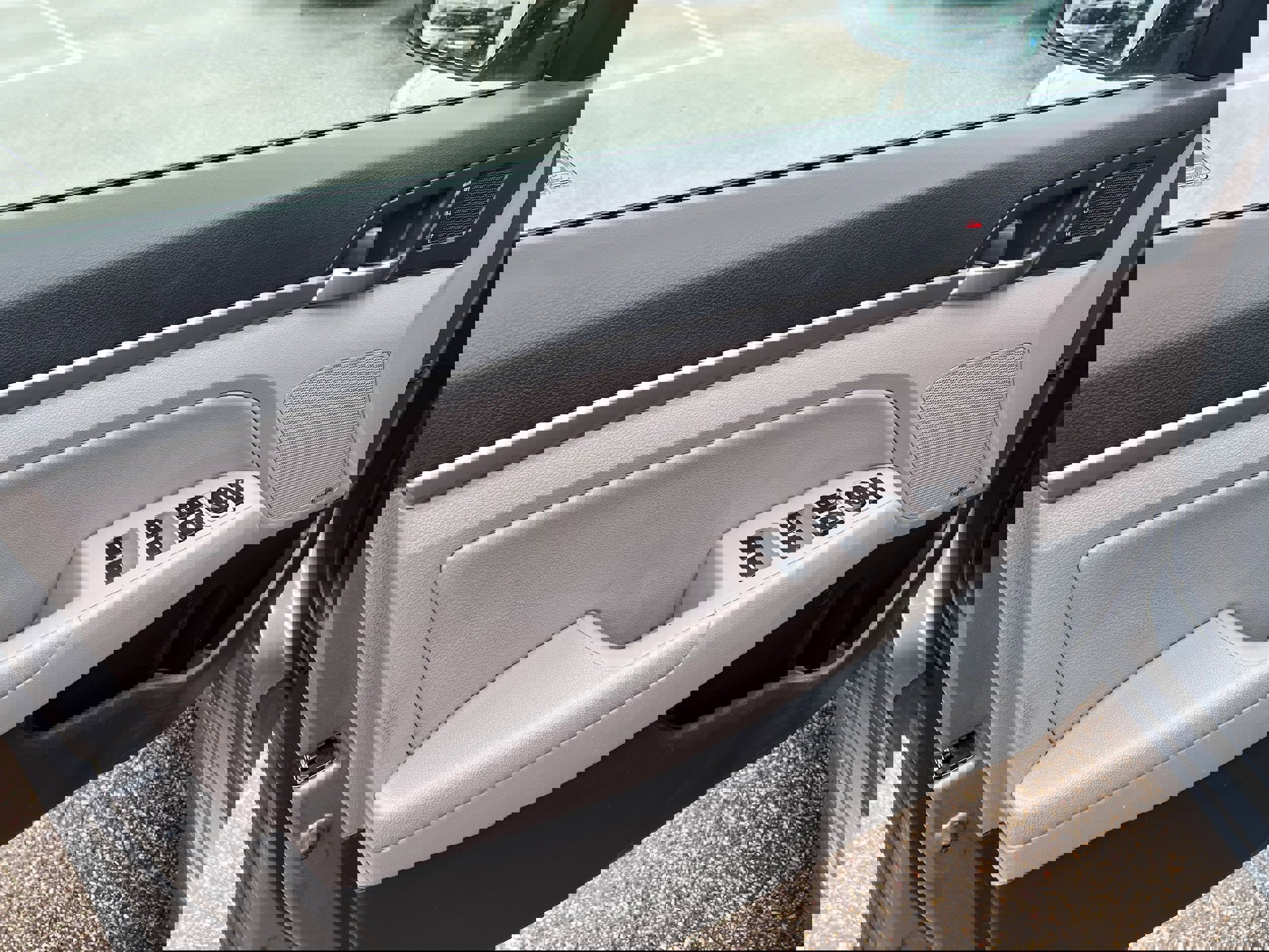 Used 2017 Hyundai Elantra Limited w/ Limited Ultimate Package 09 image 17