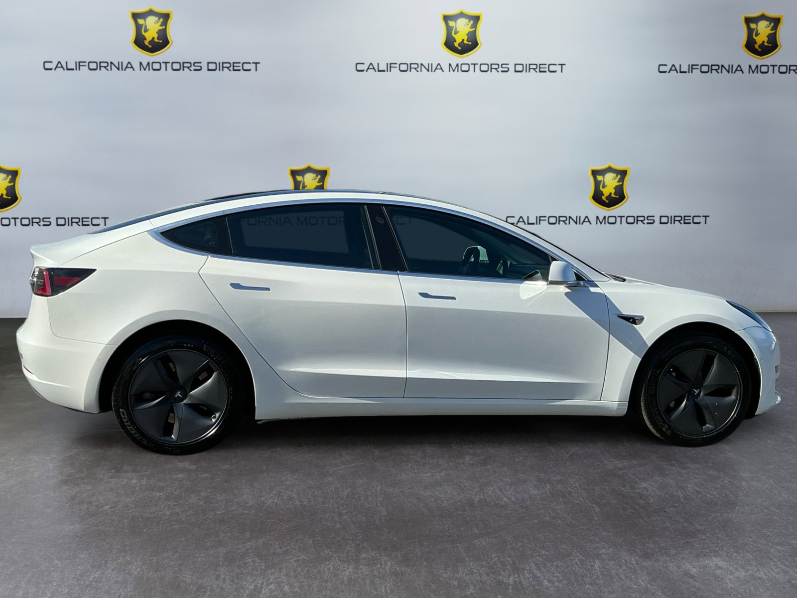Used 2019 Tesla Model 3 Standard Range Plus image 4