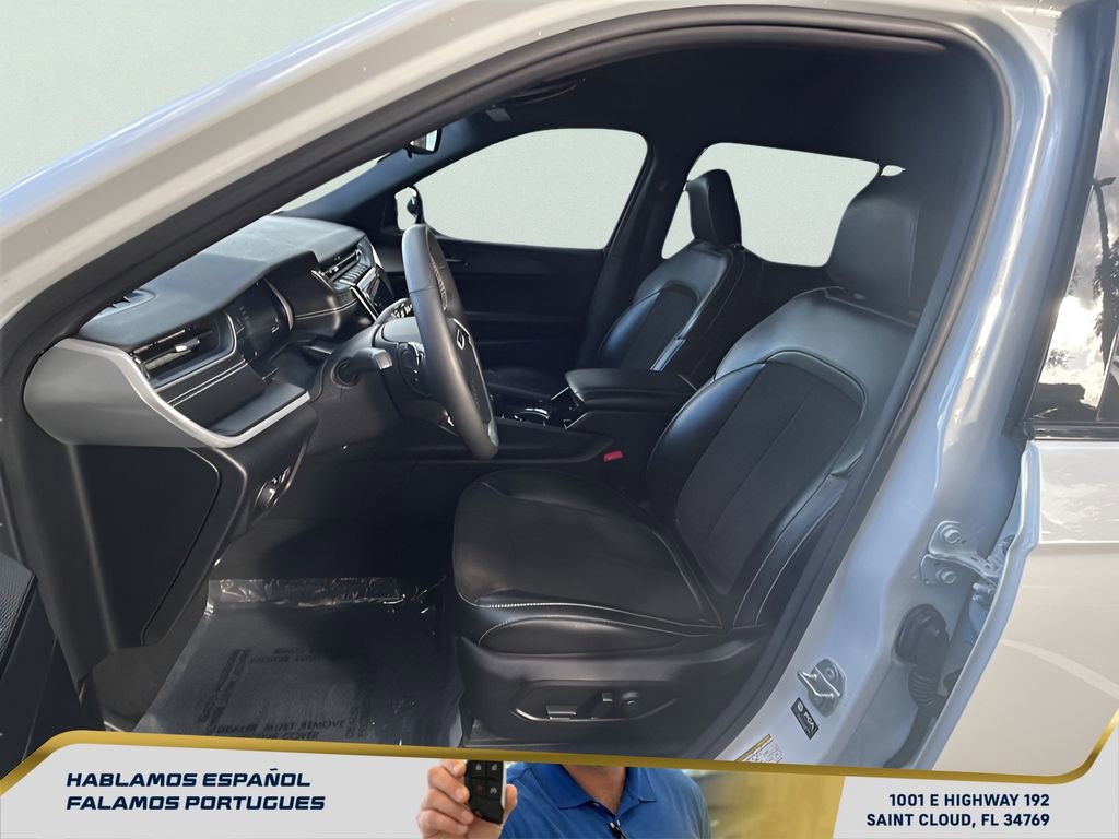 Used 2023 Jeep Grand Cherokee L Laredo image 14