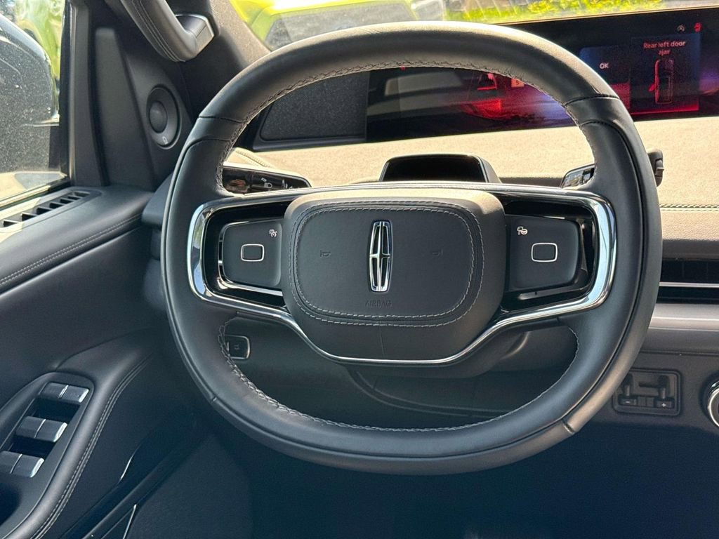 Used 2025 Lincoln Navigator Reserve w/ Jet Appearance Package image 18