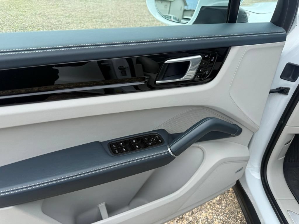 Used 2021 Porsche Cayenne S AWD/4WD image 21