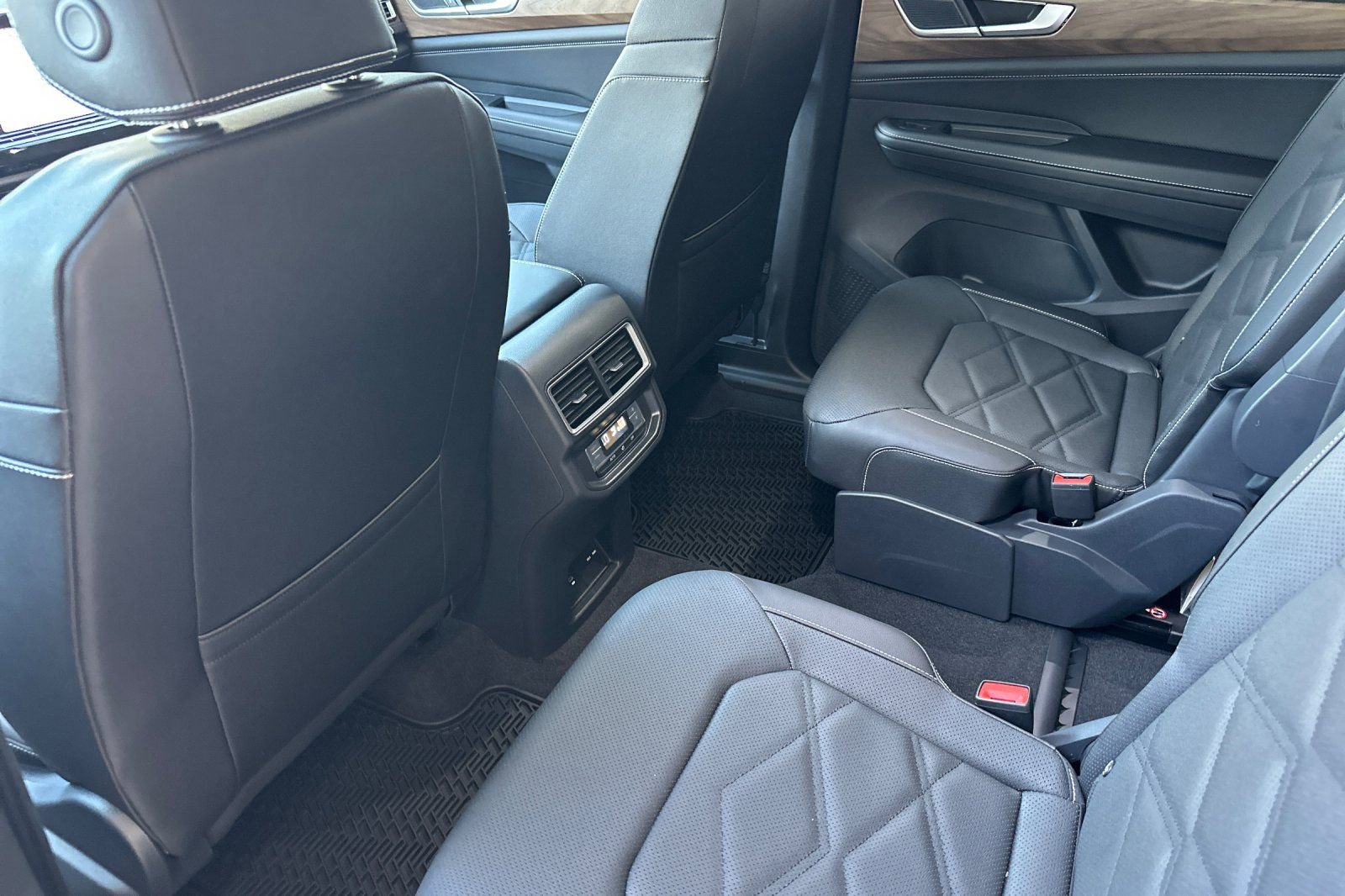 New 2026 Volkswagen Atlas SE image 11