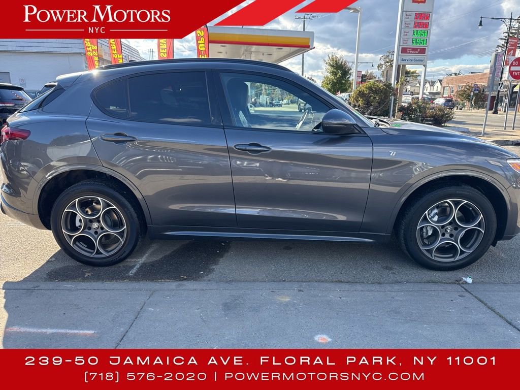 Used 2023 Alfa Romeo Stelvio Ti image 6