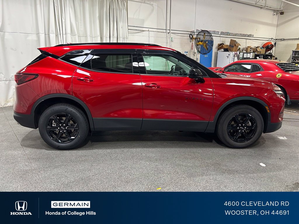 Used 2024 Chevrolet Blazer LT w/ Convenience Package AWD/4WD image 2