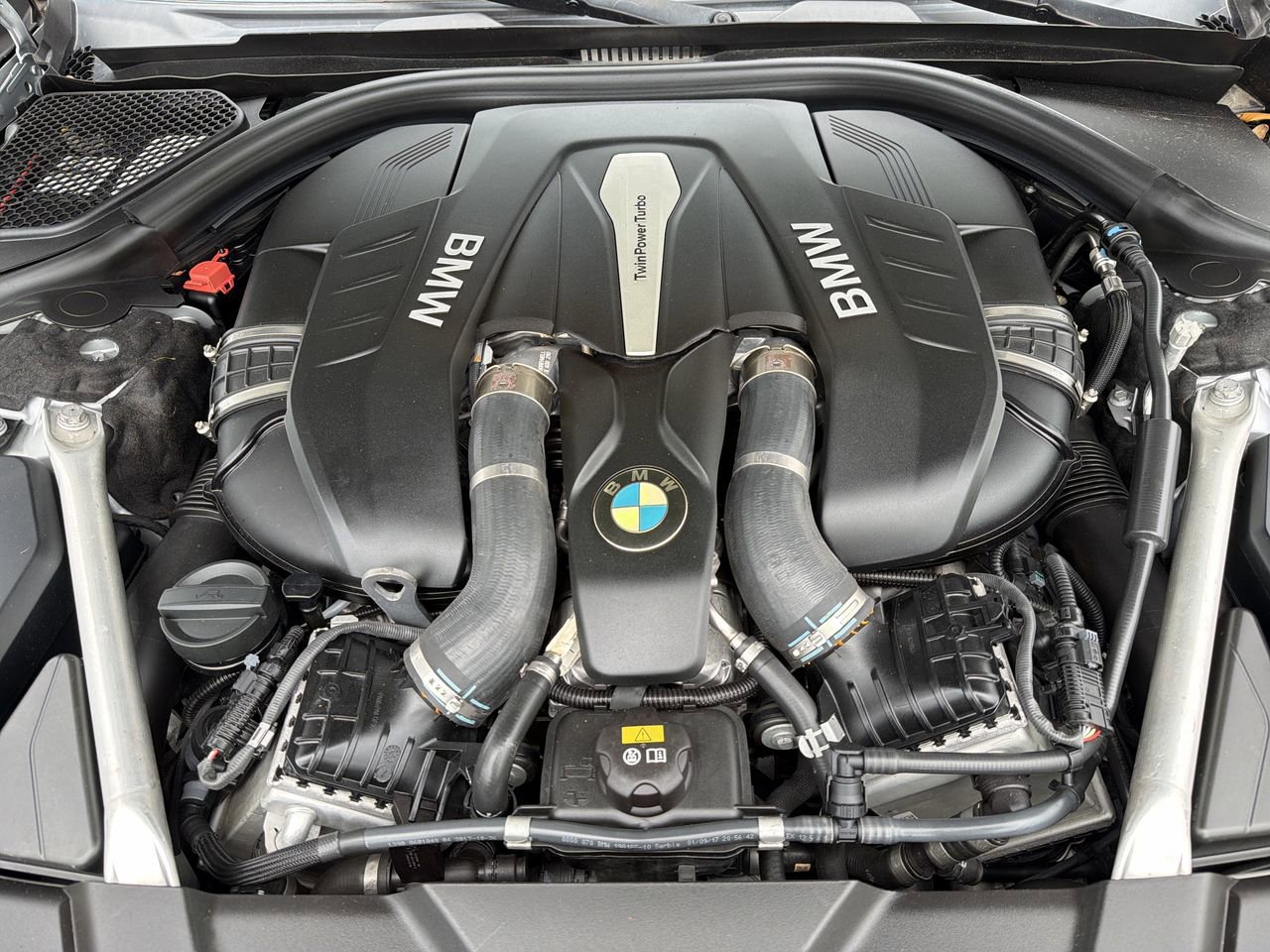 Used 2018 BMW 750i RWD image 10