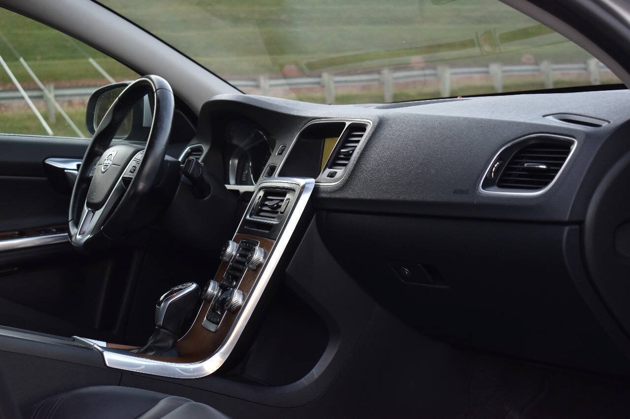 Used 2016 Volvo S60 T5 Inscription Platinum FWD image 19