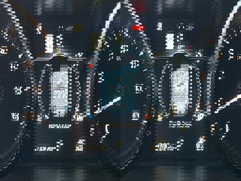 Used 2018 Land Rover Discovery Sport HSE image 18