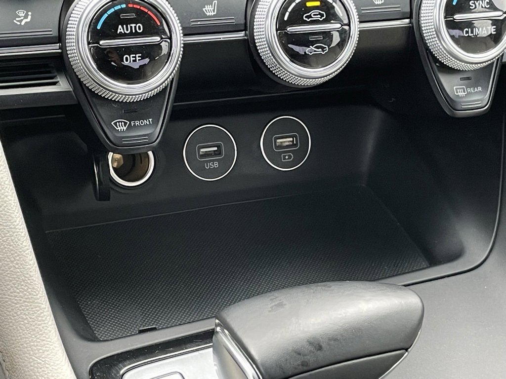 Used 2022 Genesis G70 2.0T image 19