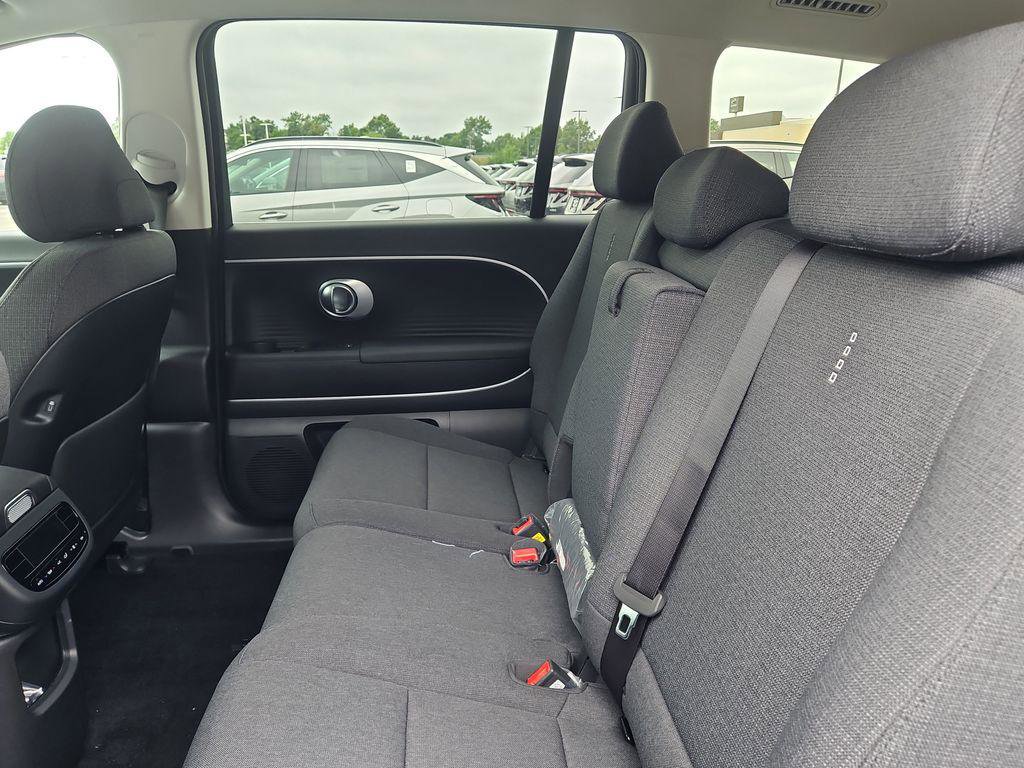New 2026 Hyundai Ioniq 9 SE AWD/4WD image 18