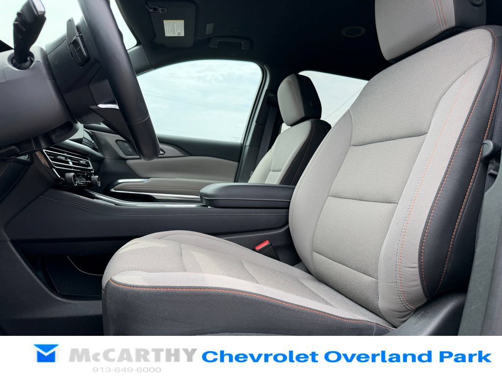 Used 2025 Chevrolet Traverse LT w/ Driver Confidence Package FWD image 10