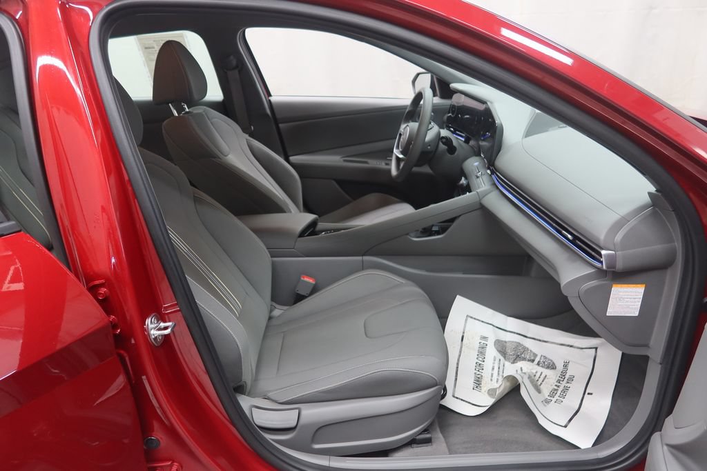 Used 2024 Hyundai Elantra Blue FWD image 12