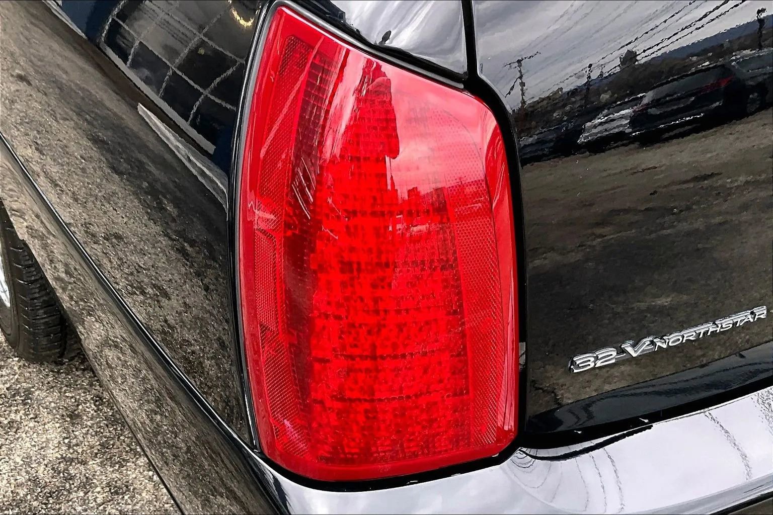 Used 2002 Cadillac De Ville DTS w/ Premium Equipment Pkg image 28