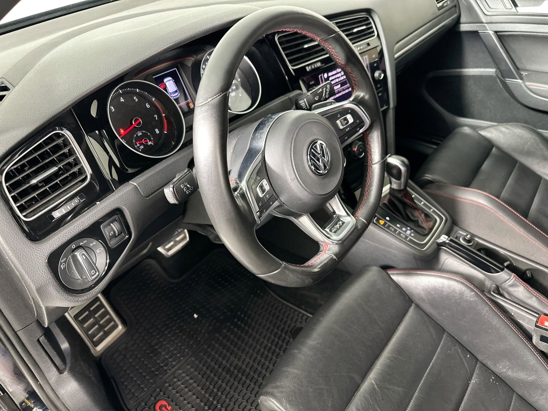 Used 2021 Volkswagen GTI SE image 9