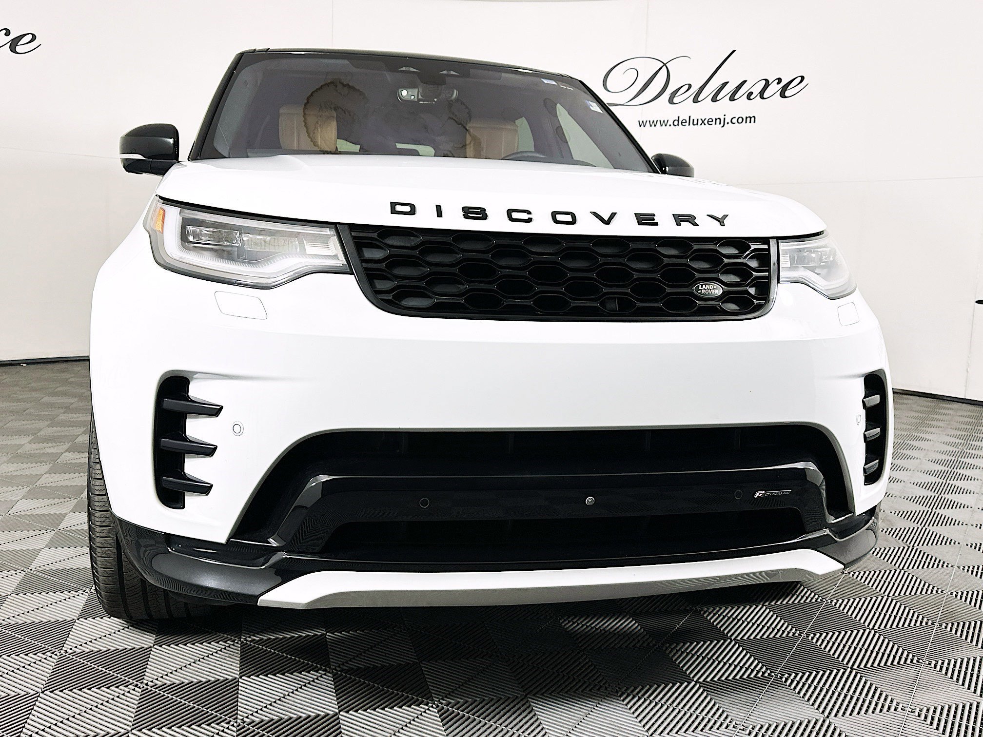 Used 2023 Land Rover Discovery HSE R-Dynamic image 32