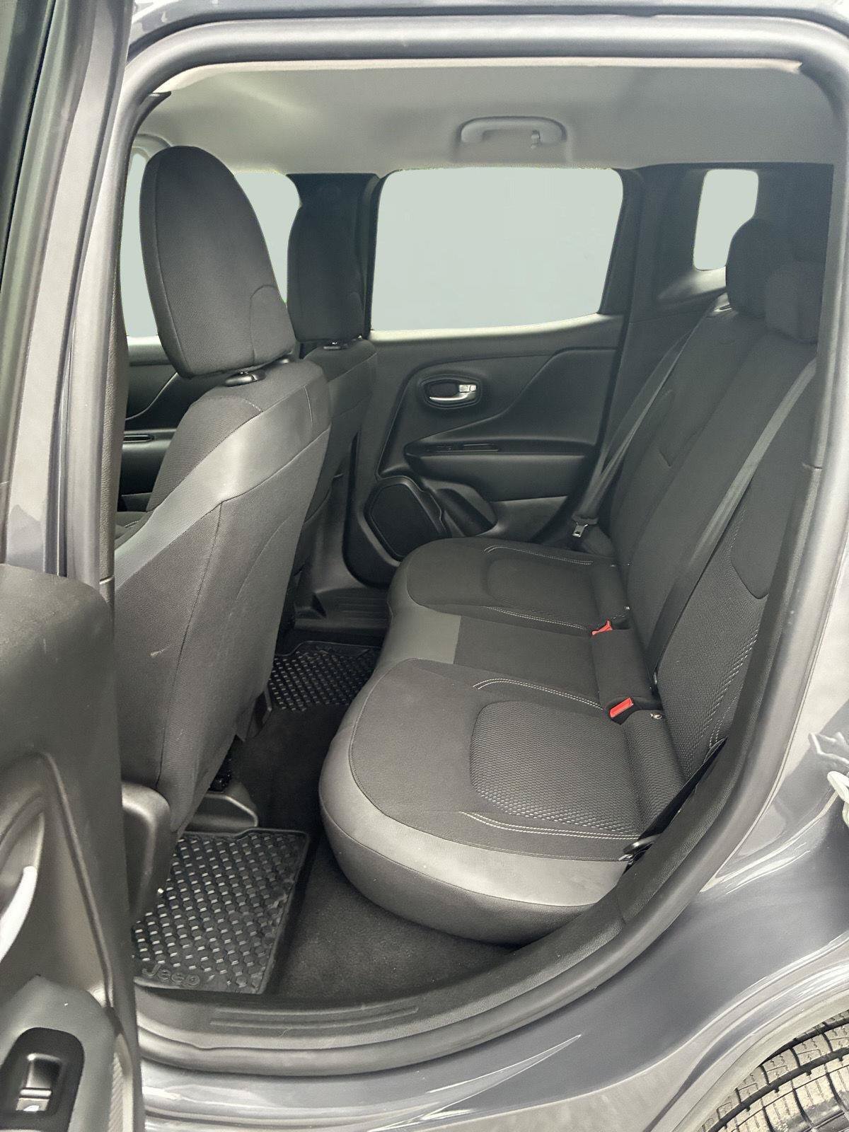 Used 2023 Jeep Renegade Latitude w/ Premium Group AWD/4WD image 13