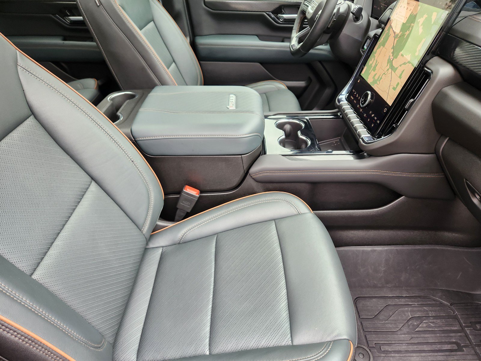 Used 2026 GMC Yukon AT4 w/ AT4 Premium Package AWD/4WD image 12