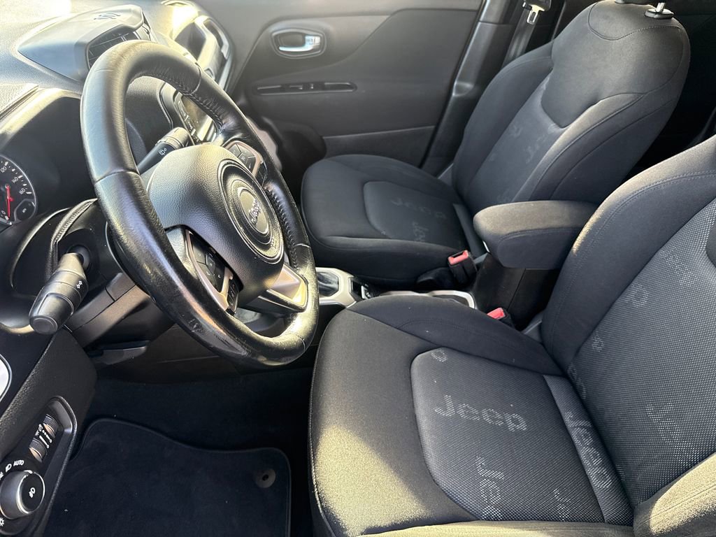 Used 2017 Jeep Renegade Latitude image 19